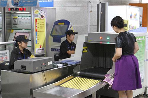 公共通道過(guò)安檢