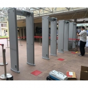 過安檢門時(shí)要將安檢的物品統(tǒng)一集中